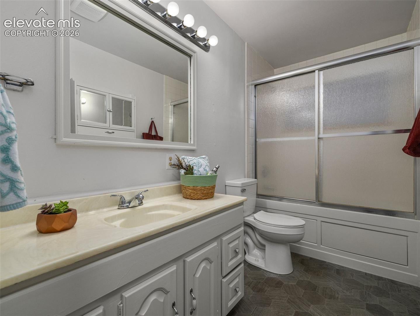 Listing photo 12 for 3950 Fairfield Lane