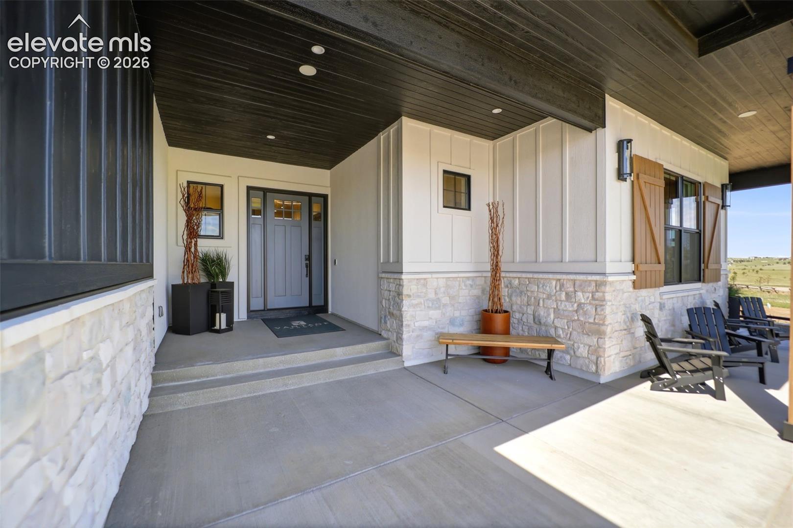 Listing photo 3 for 15390 Sandbagger Drive