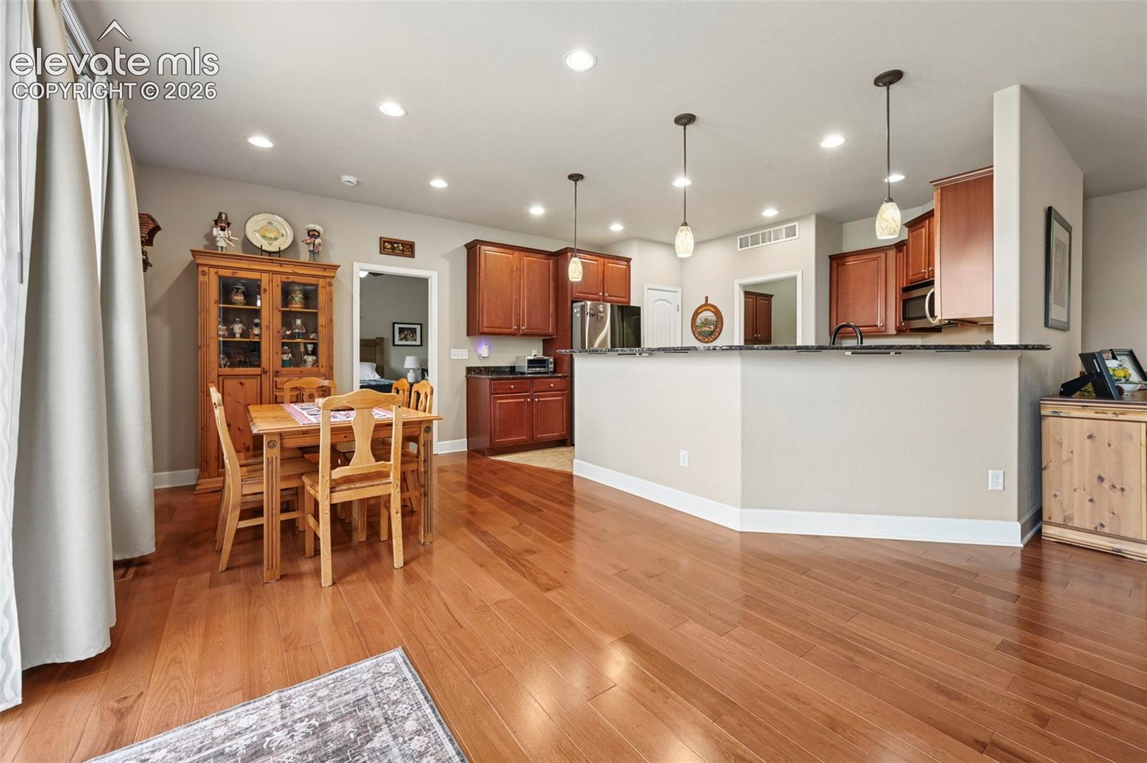 Listing photo 5 for 10484 Mile Post Loop