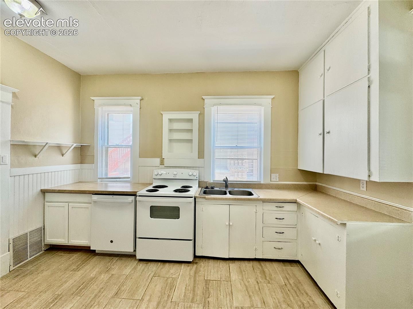 Listing photo 23 for 204 W 15th Street