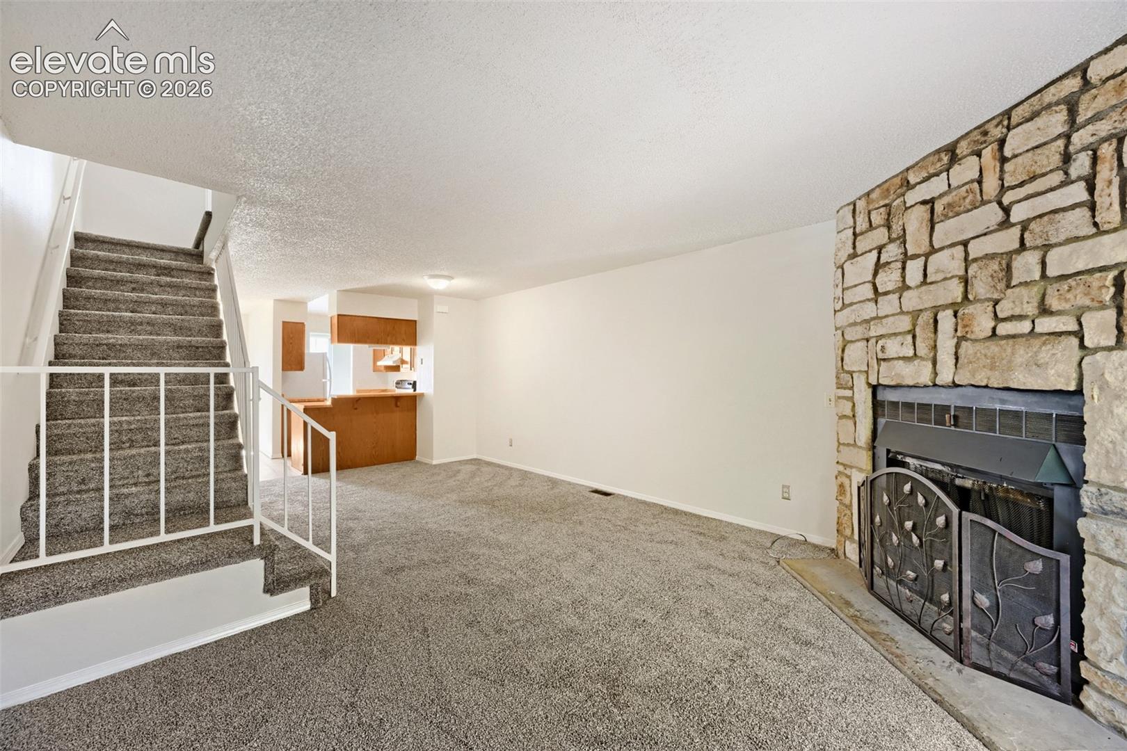 Listing photo 5 for 4128 Charleston Drive
