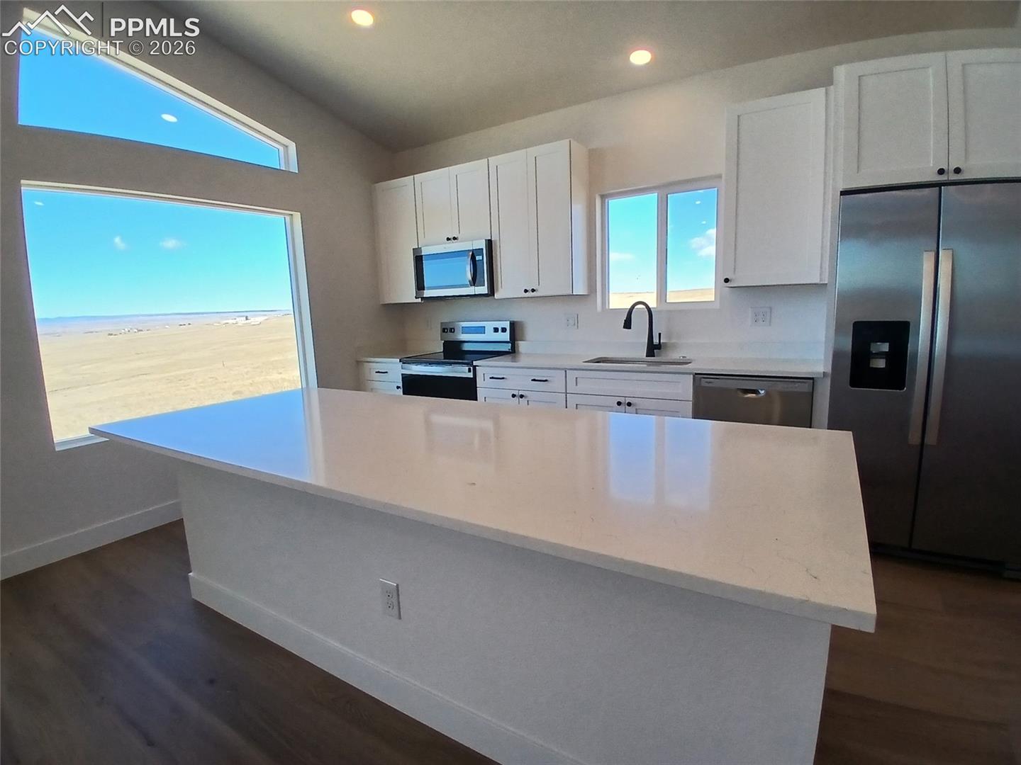 Listing photo 4 for 19981 Cloudfield Point