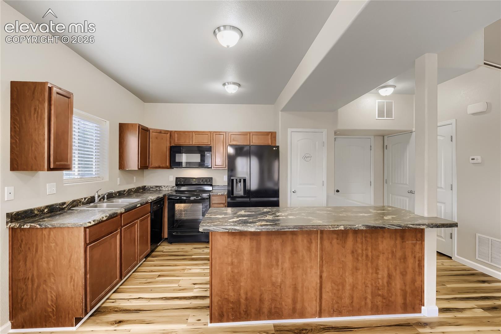 Listing photo 8 for 7104 Bracken Place