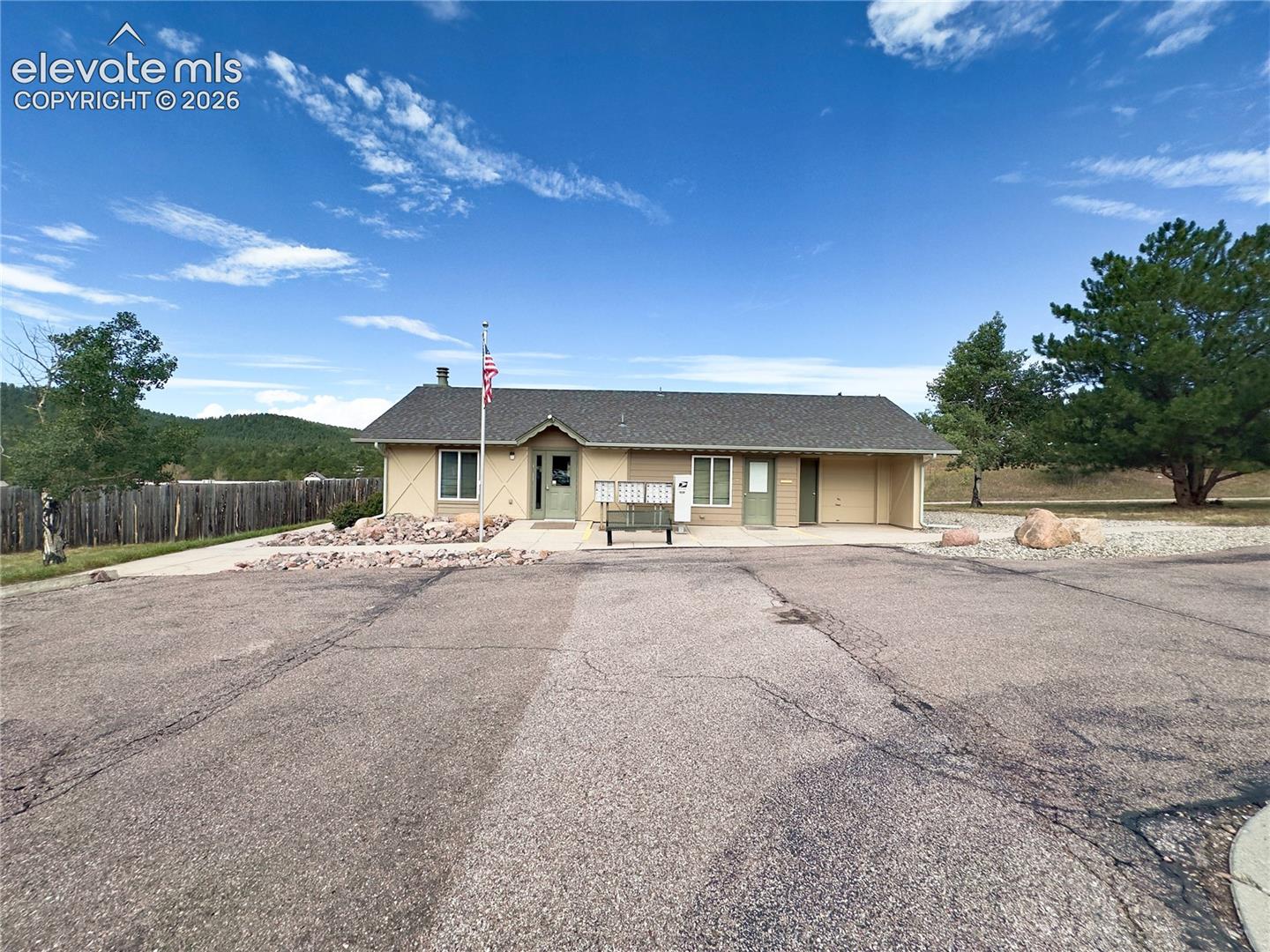 Listing photo 17 for 380 Paradise Circle A8