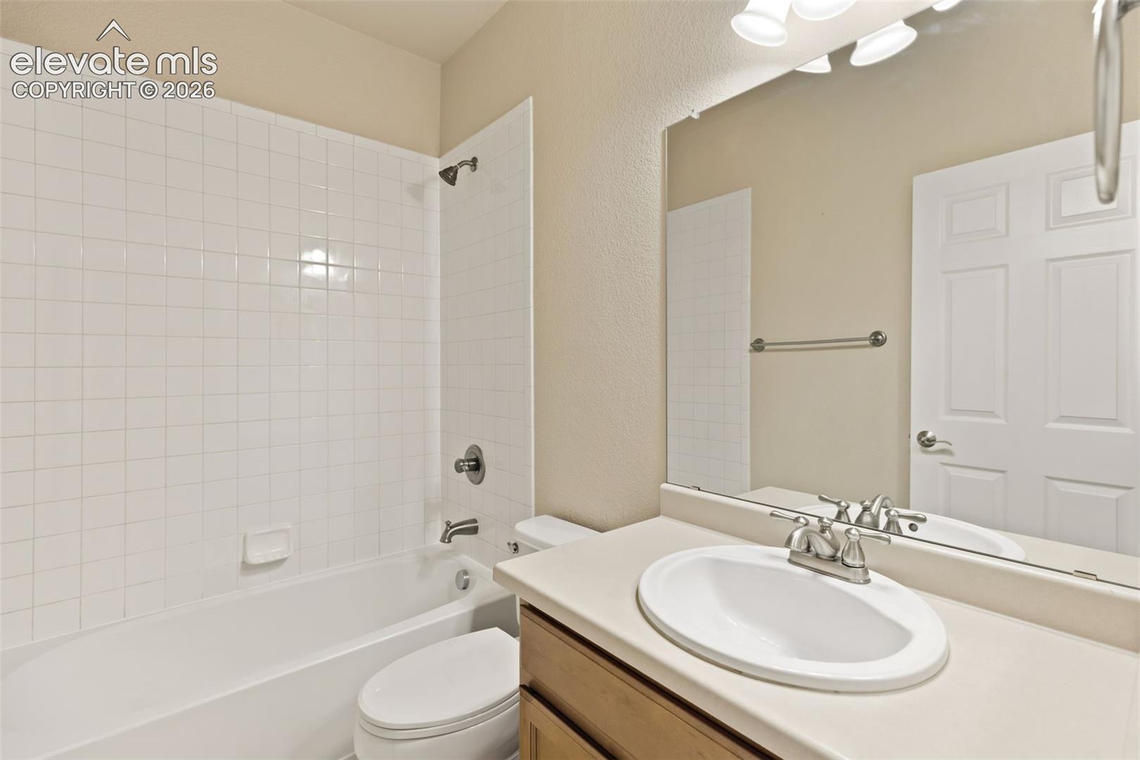 Listing photo 40 for 3312 Ironton Creek Point