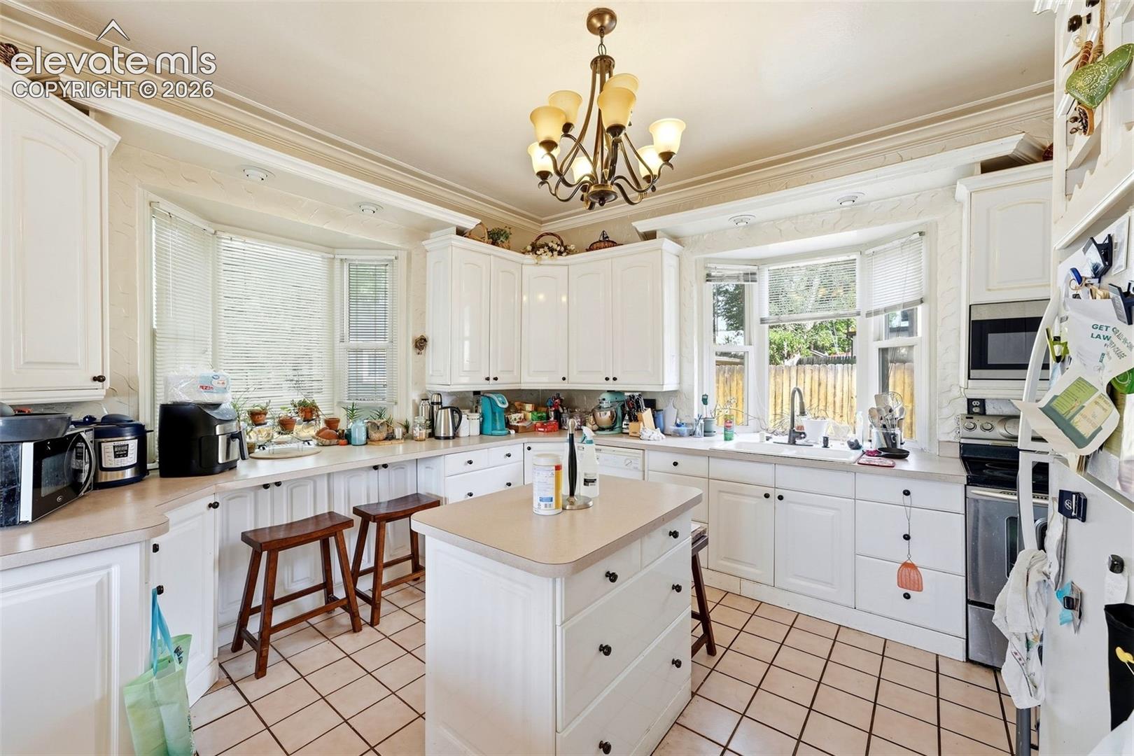 Listing photo 3 for 842 E Platte Avenue