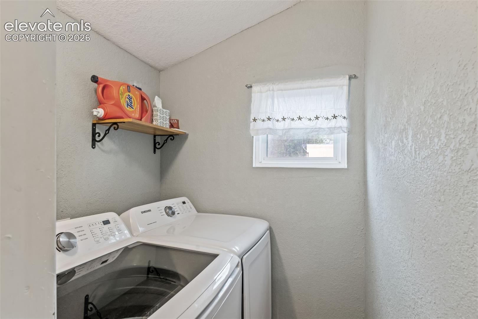 Listing photo 19 for 1726 E Evans Avenue