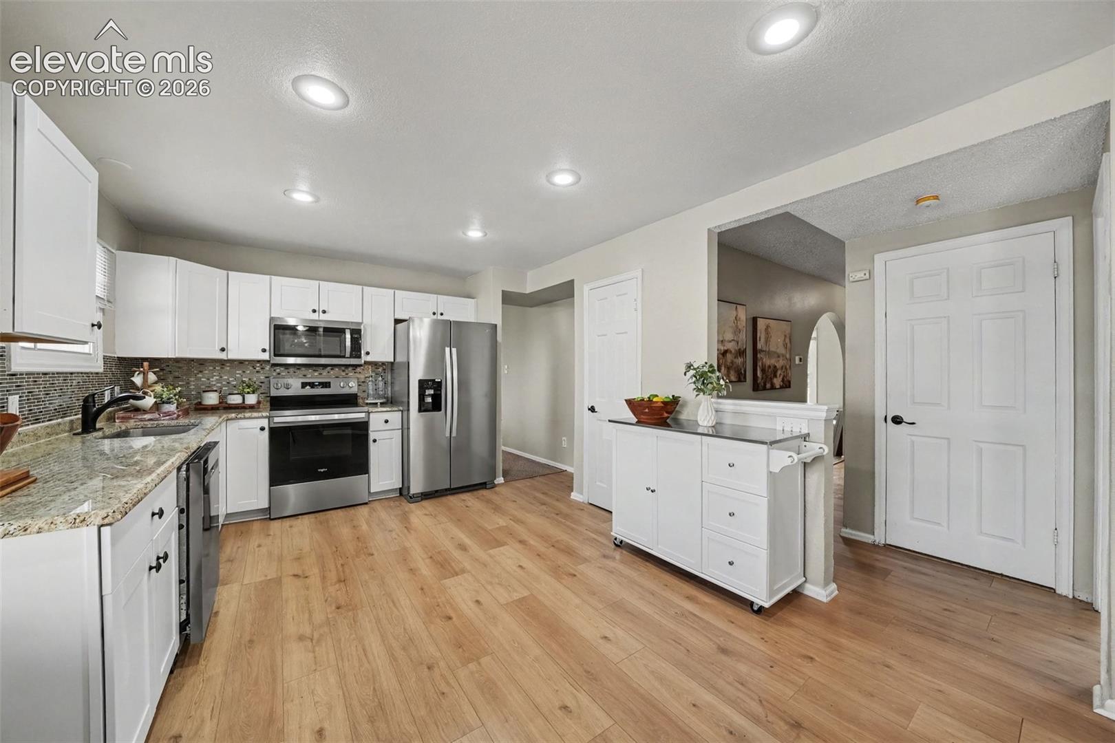 Listing photo 8 for 1275 Berglind Road