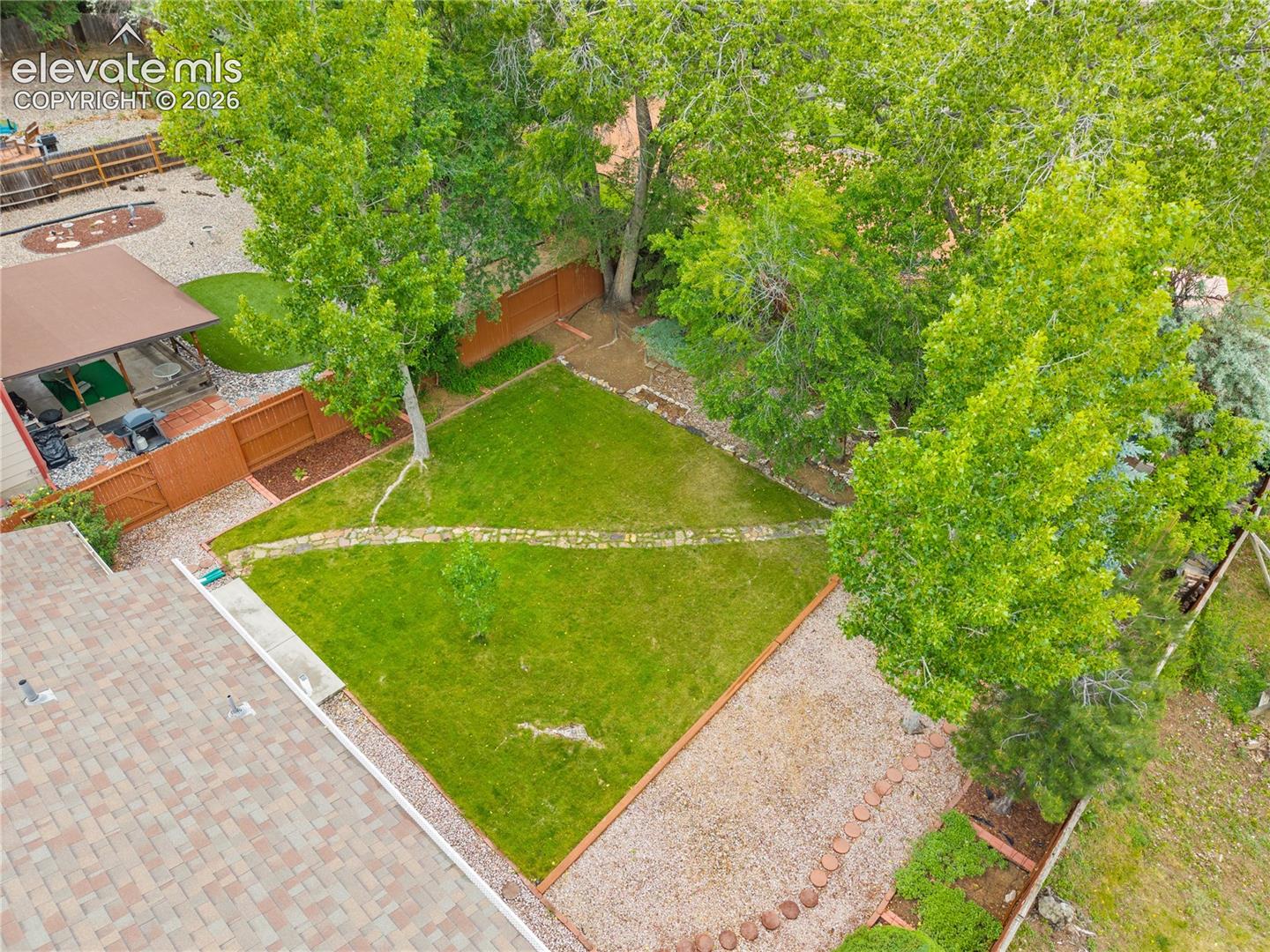 Listing photo 32 for 2998 Westcliff Circle