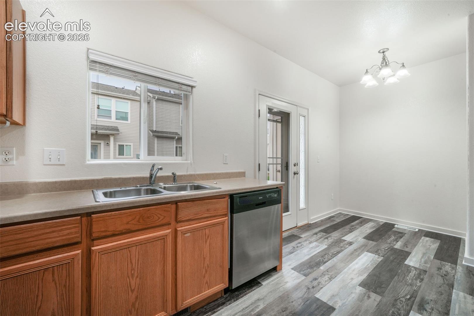 Listing photo 17 for 10513 Wells Point