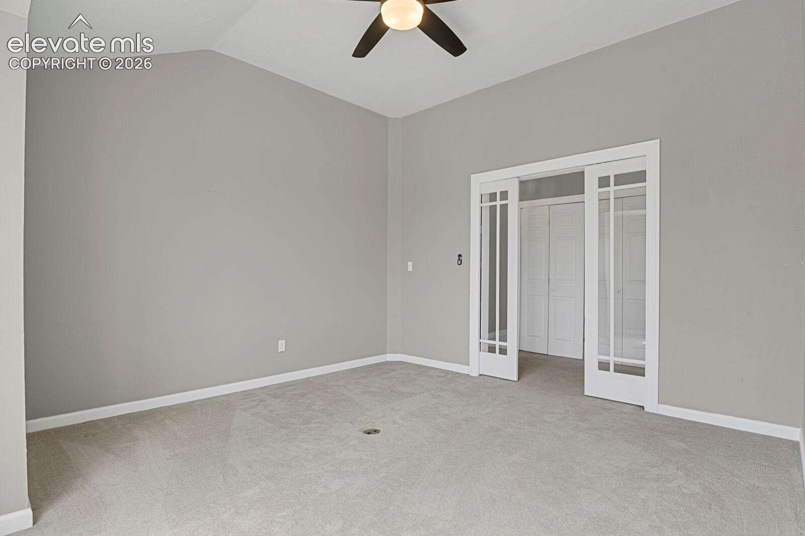 Listing photo 16 for 916 W Caribou Drive
