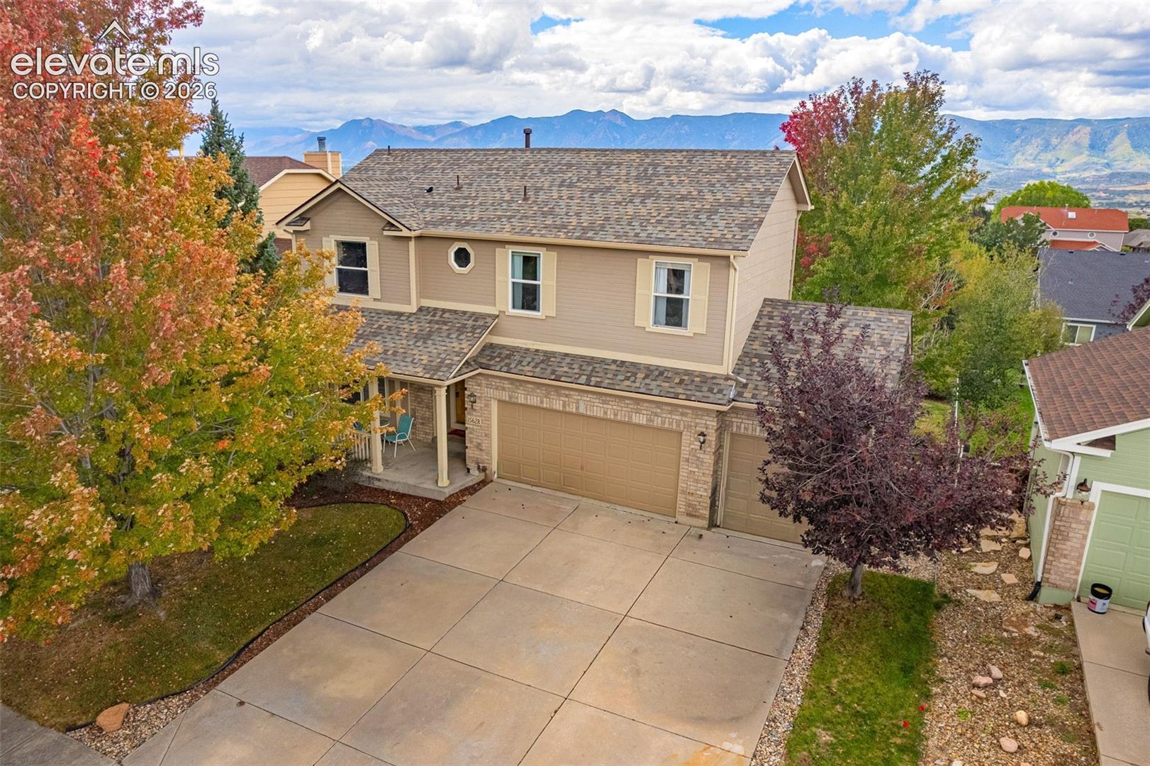 Listing photo 4 for 15628 Dawson Creek Drive