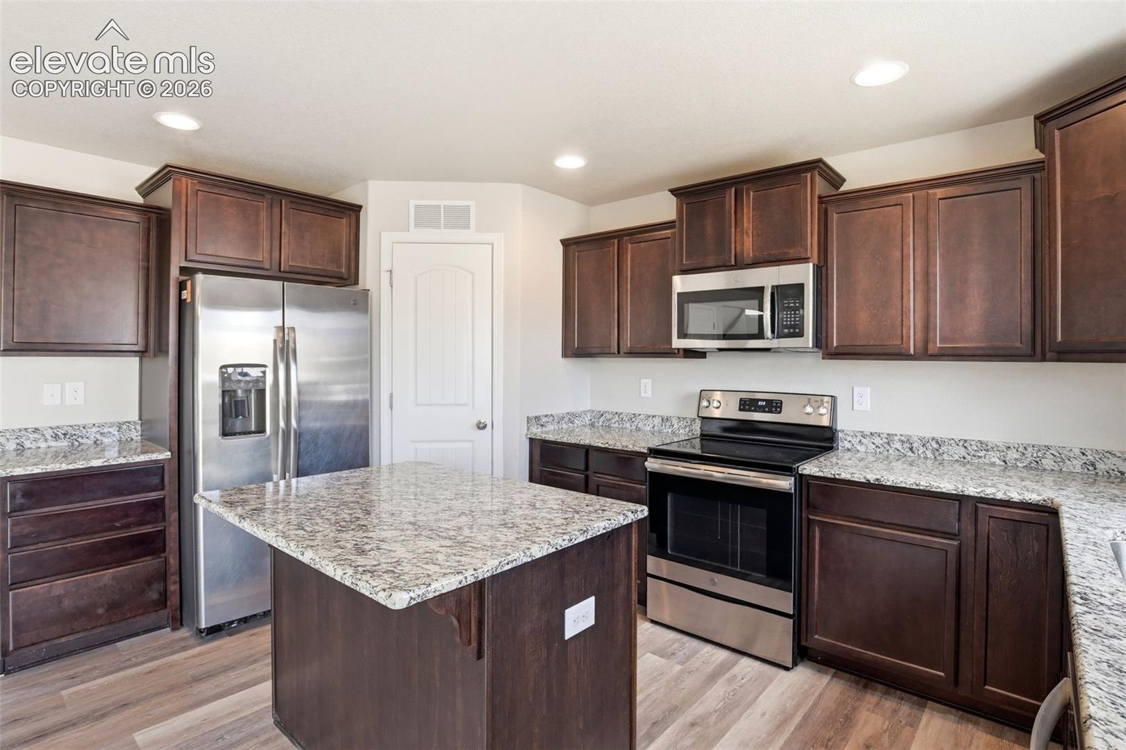 Listing photo 11 for 10725 Traders Parkway