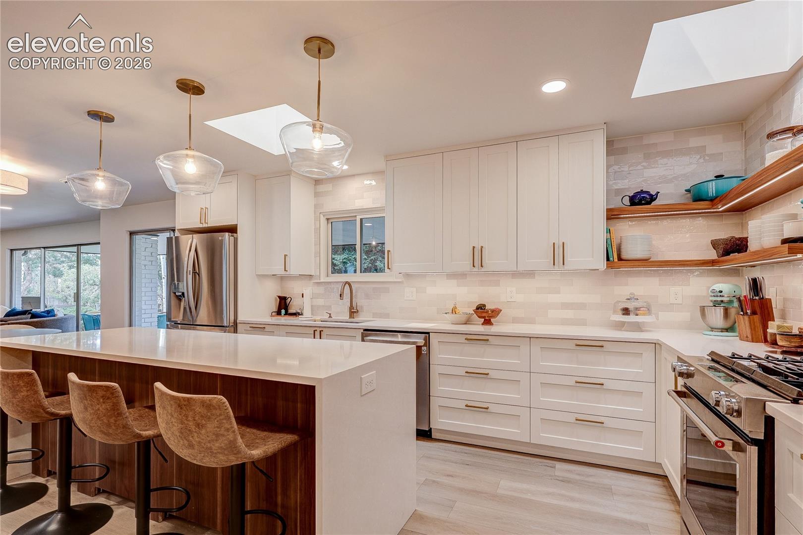 Listing photo 12 for 3981 S Hillcrest Drive