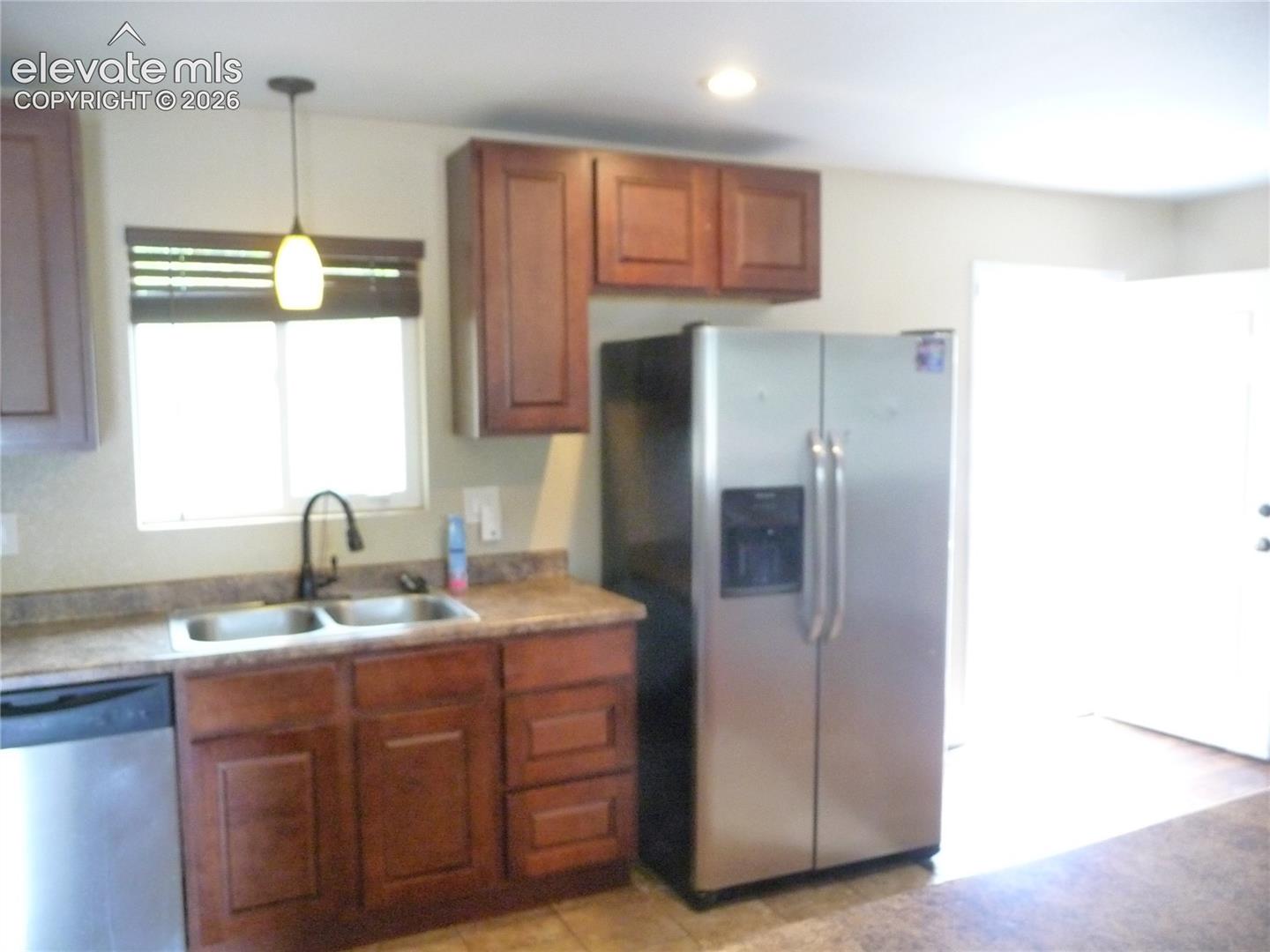 Listing photo 10 for 2919 Fremont Drive