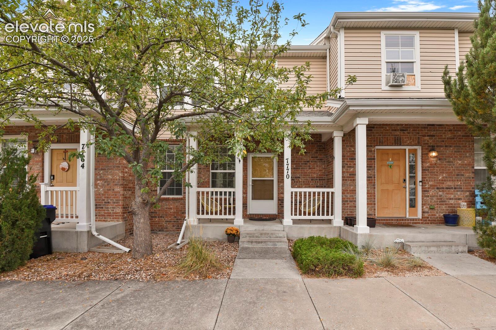 Listing photo 6 for 7770 Sandy Springs Point