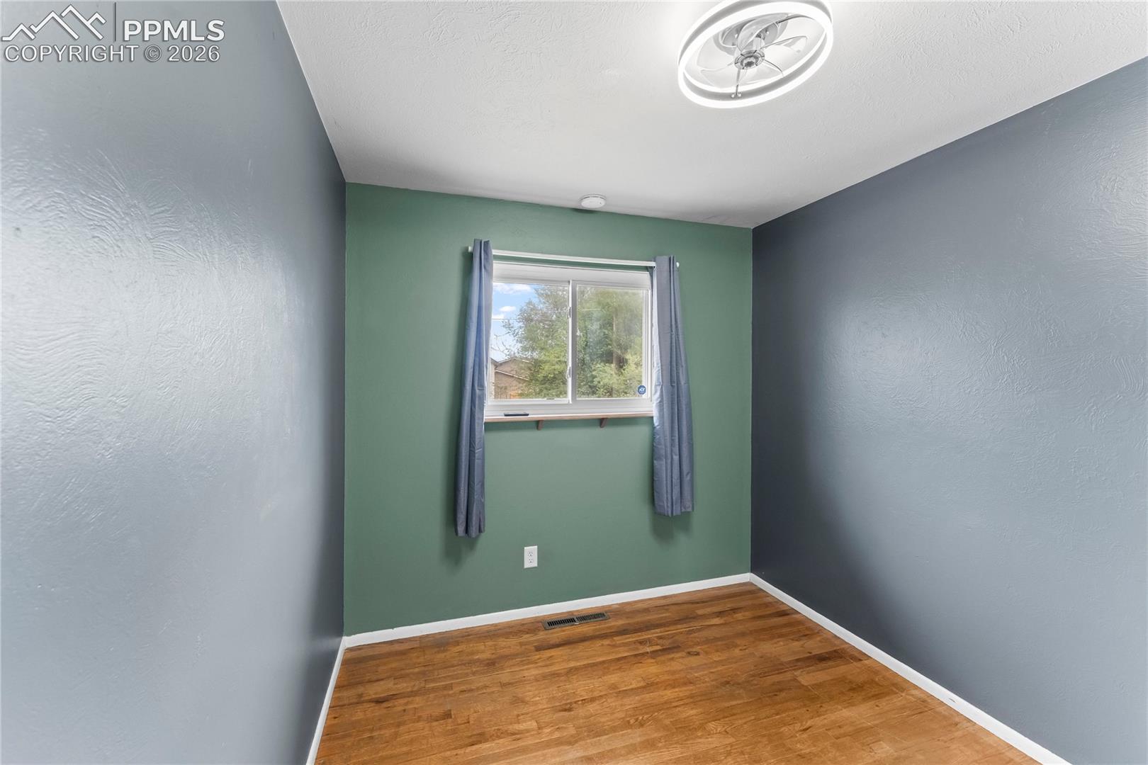 Listing photo 8 for 1325 Southmoor Drive
