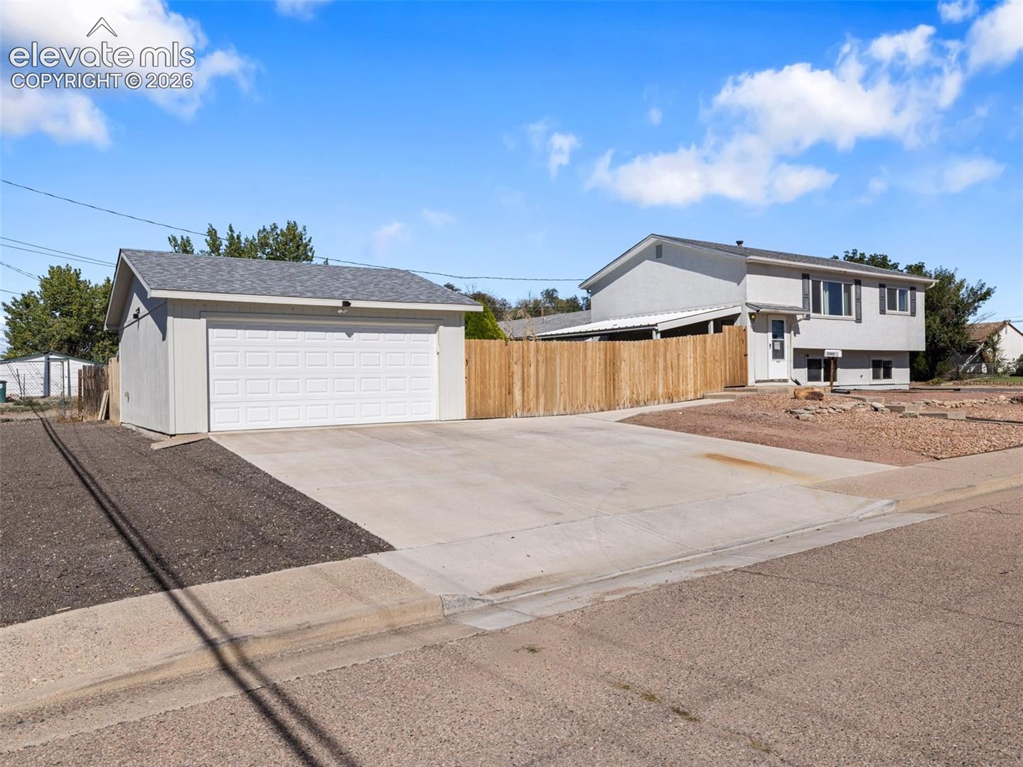 Listing photo 4 for 2303 Cheyenne Avenue
