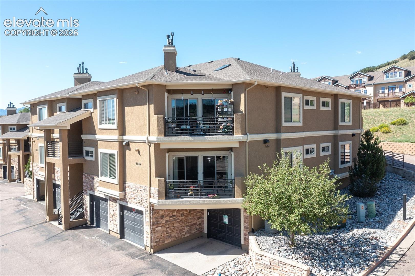 2085 Montura View 102 — listing photo