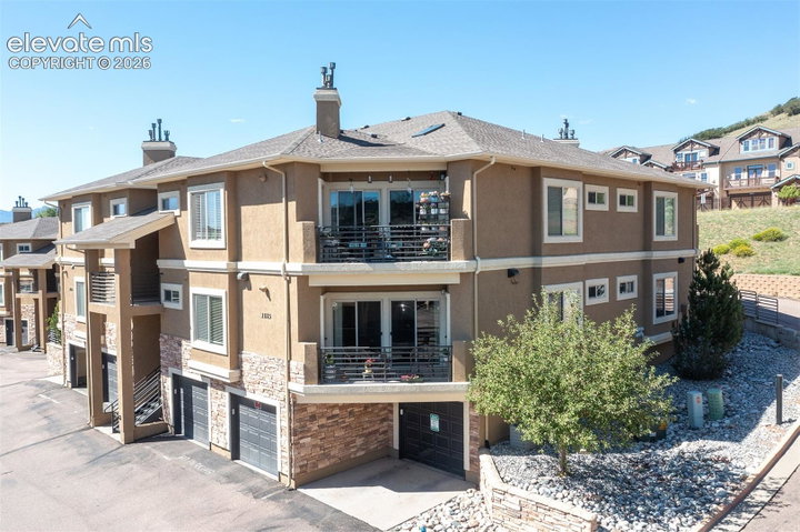 2085 Montura View 102 — listing photo