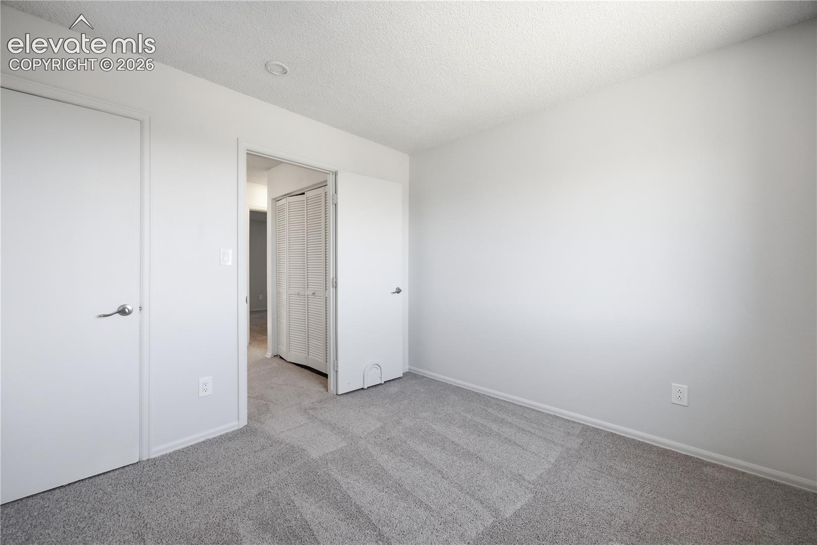 Listing photo 18 for 4571 Sunnyhill Drive