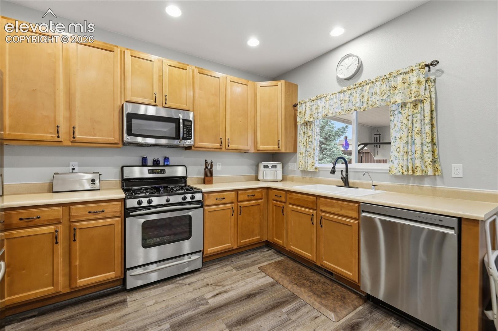 Listing photo 10 for 6576 Ancestra Drive