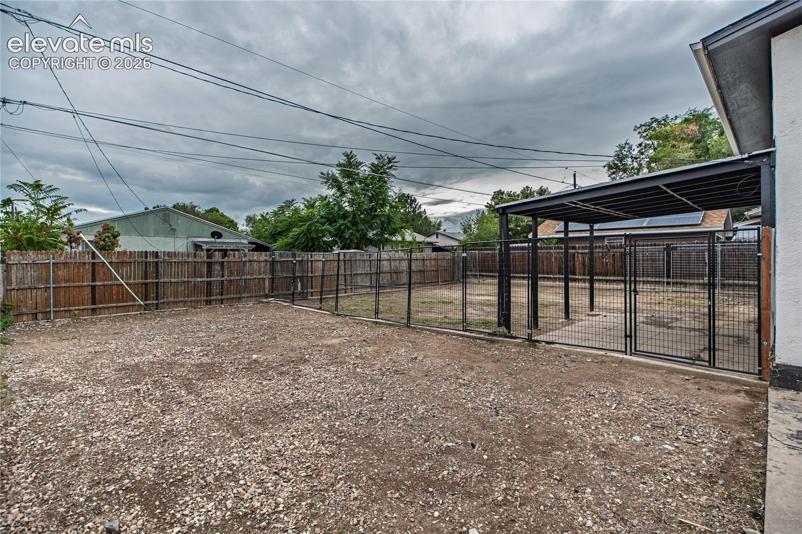 Listing photo 5 for 3816 Devonshire Lane