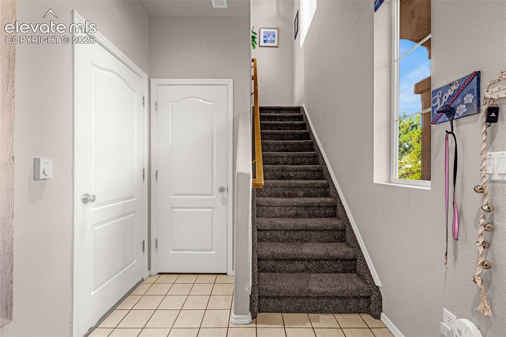 Listing photo 4 for 7086 Sand Crest View