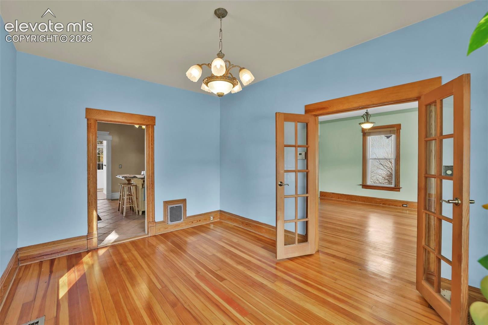 Listing photo 15 for 1302 E Platte Avenue