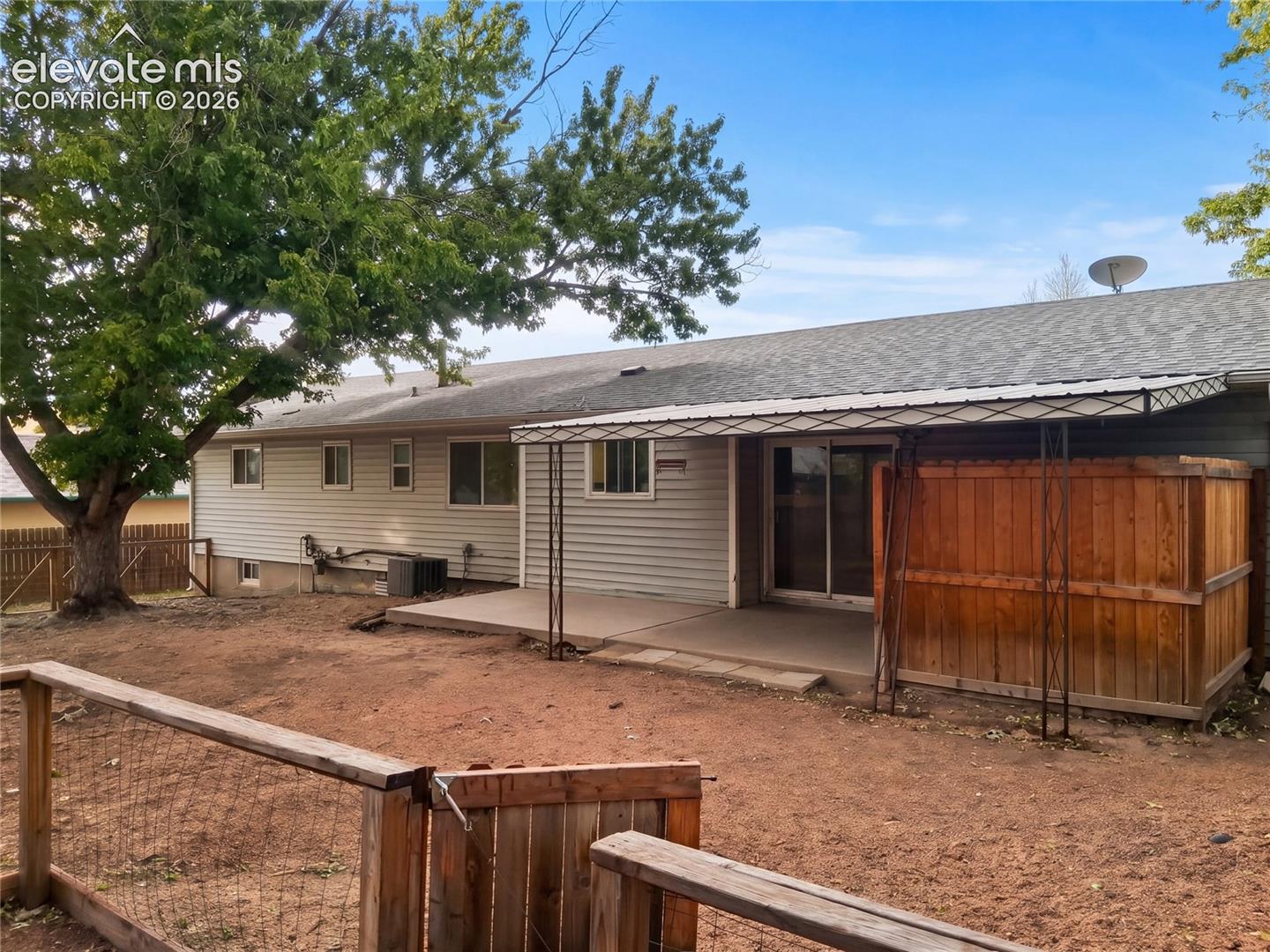 Listing photo 5 for 4015 Valli Vista Road