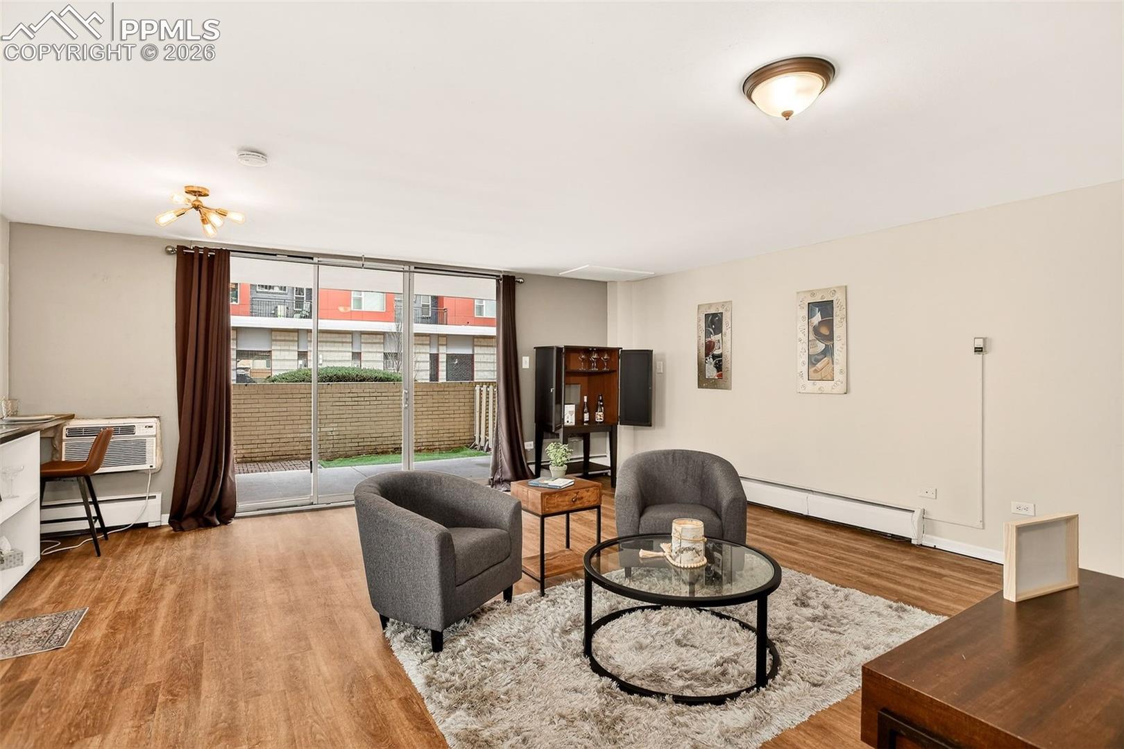 Listing photo 3 for 1111 N Ash Street 110