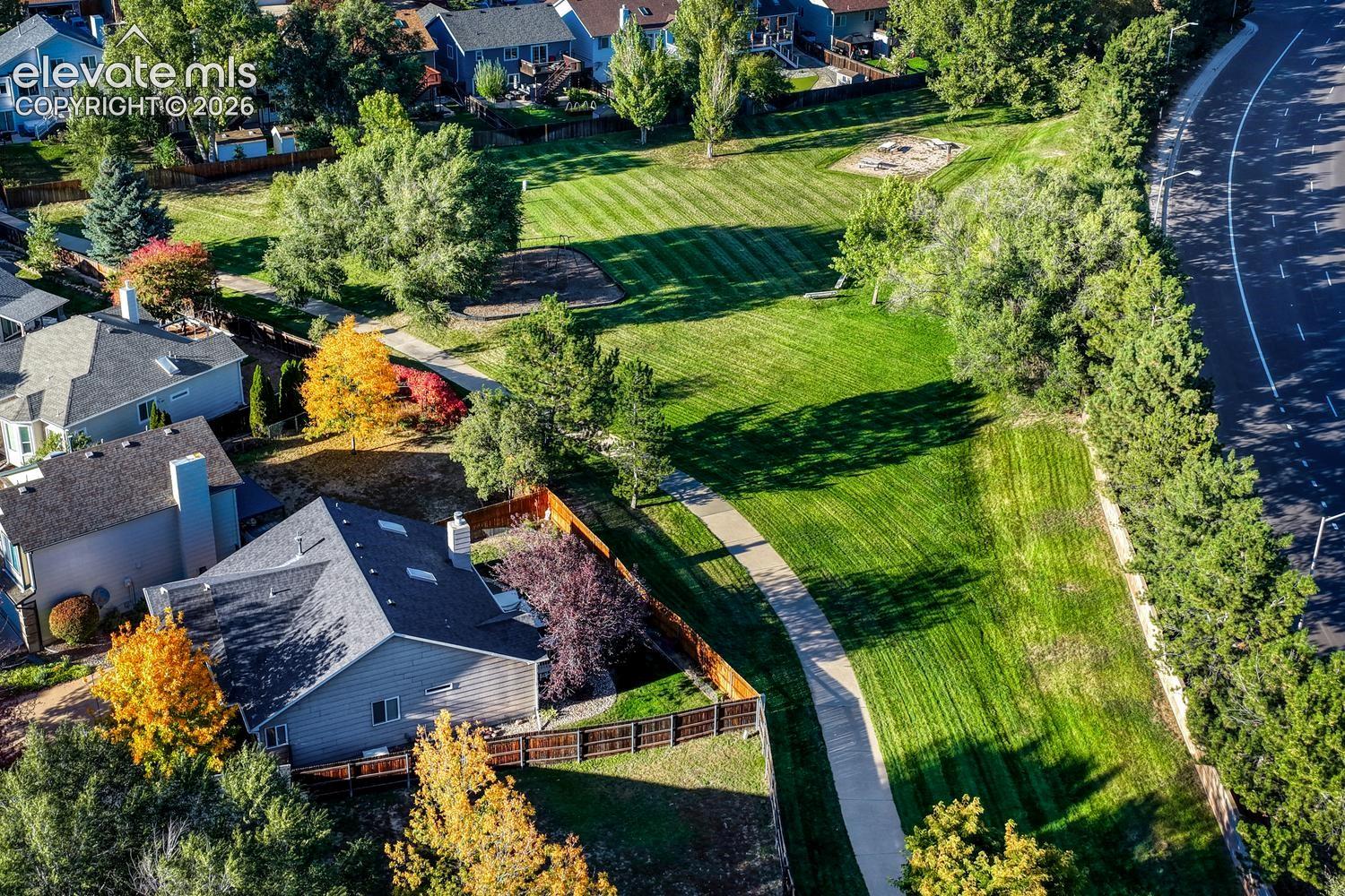 Listing photo 18 for 2121 Troy Court