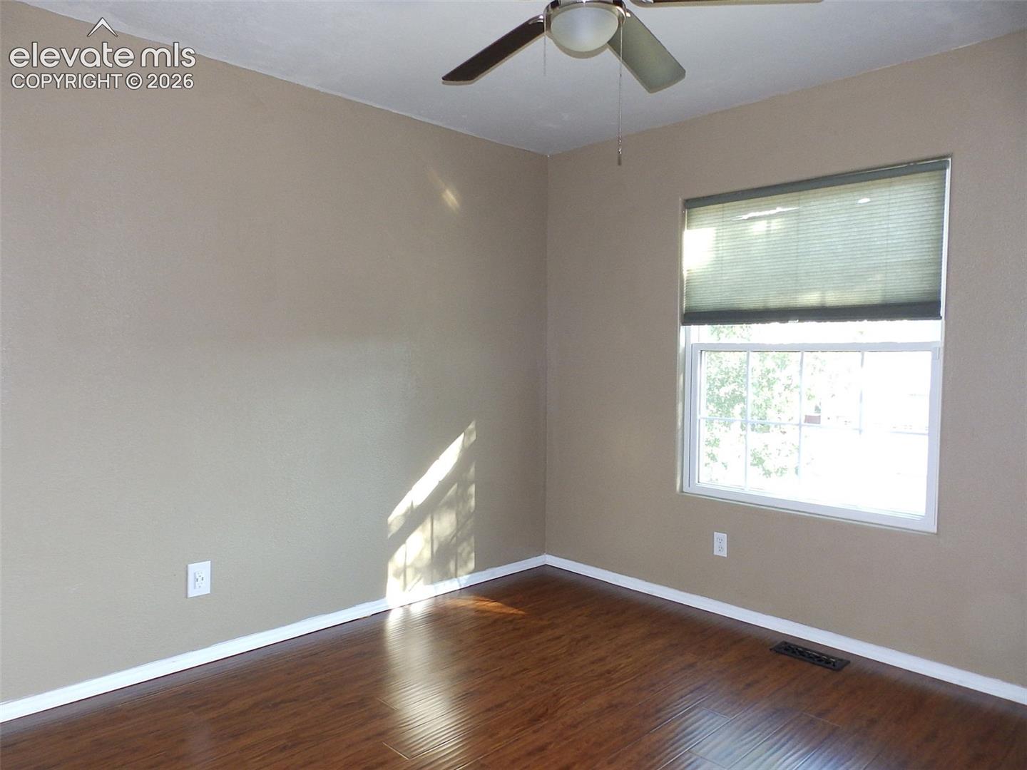 Listing photo 8 for 803 Ridgebury Place