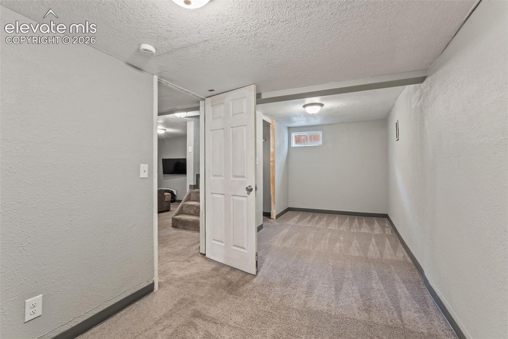 Listing photo 37 for 1726 E Evans Avenue
