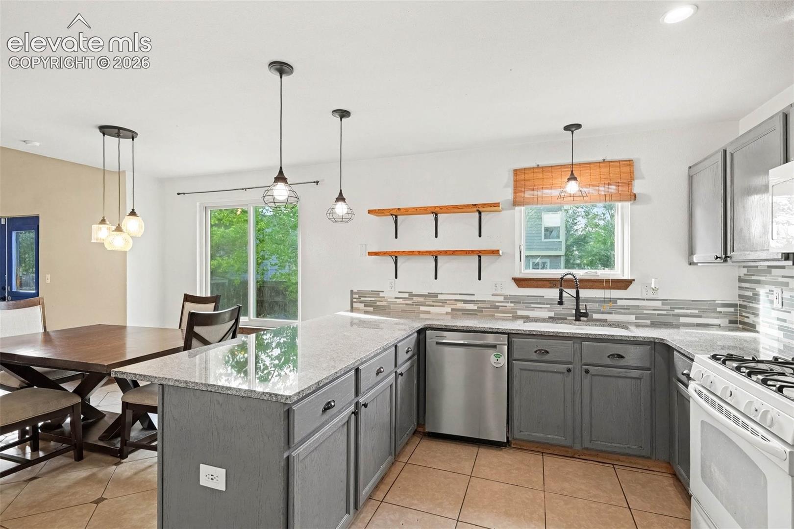 Listing photo 7 for 9419 Daystar Terrace