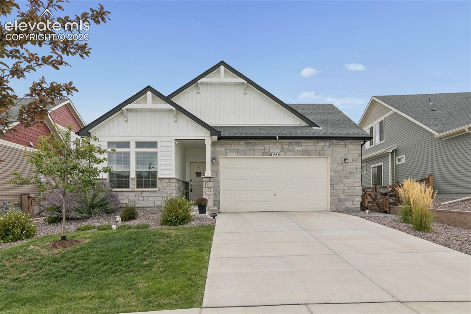 Listing photo 2 for 8948 Braemore Heights