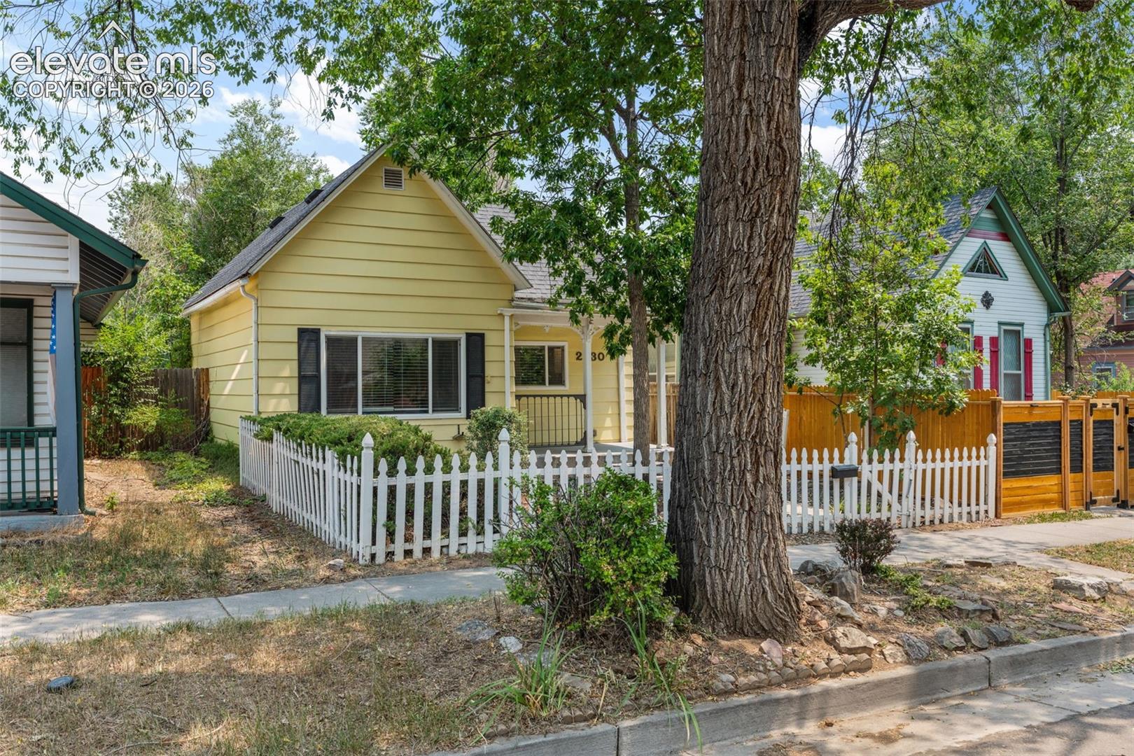 Listing photo 3 for 2130 W Kiowa Street