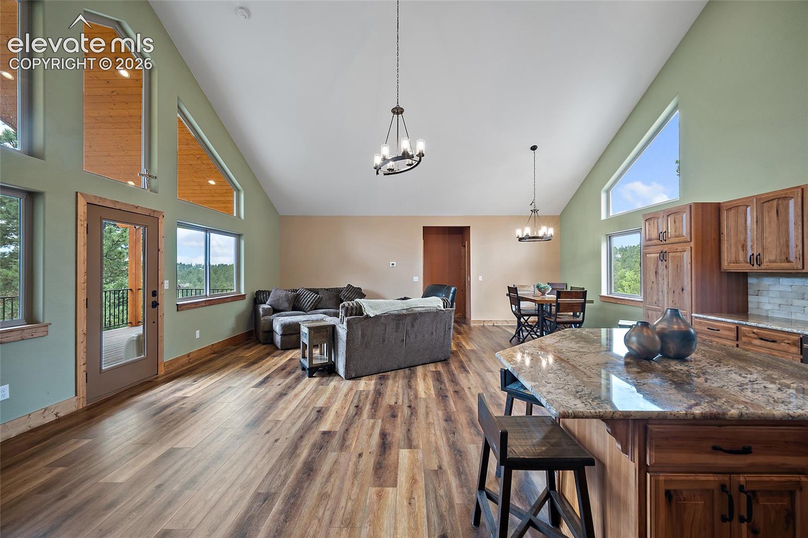 Listing photo 12 for 367 Cottonwood Lake Drive