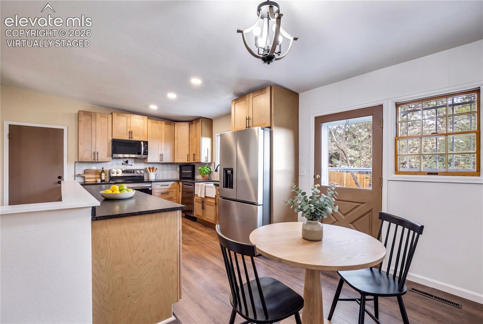 Listing photo 12 for 609 Crestridge Avenue