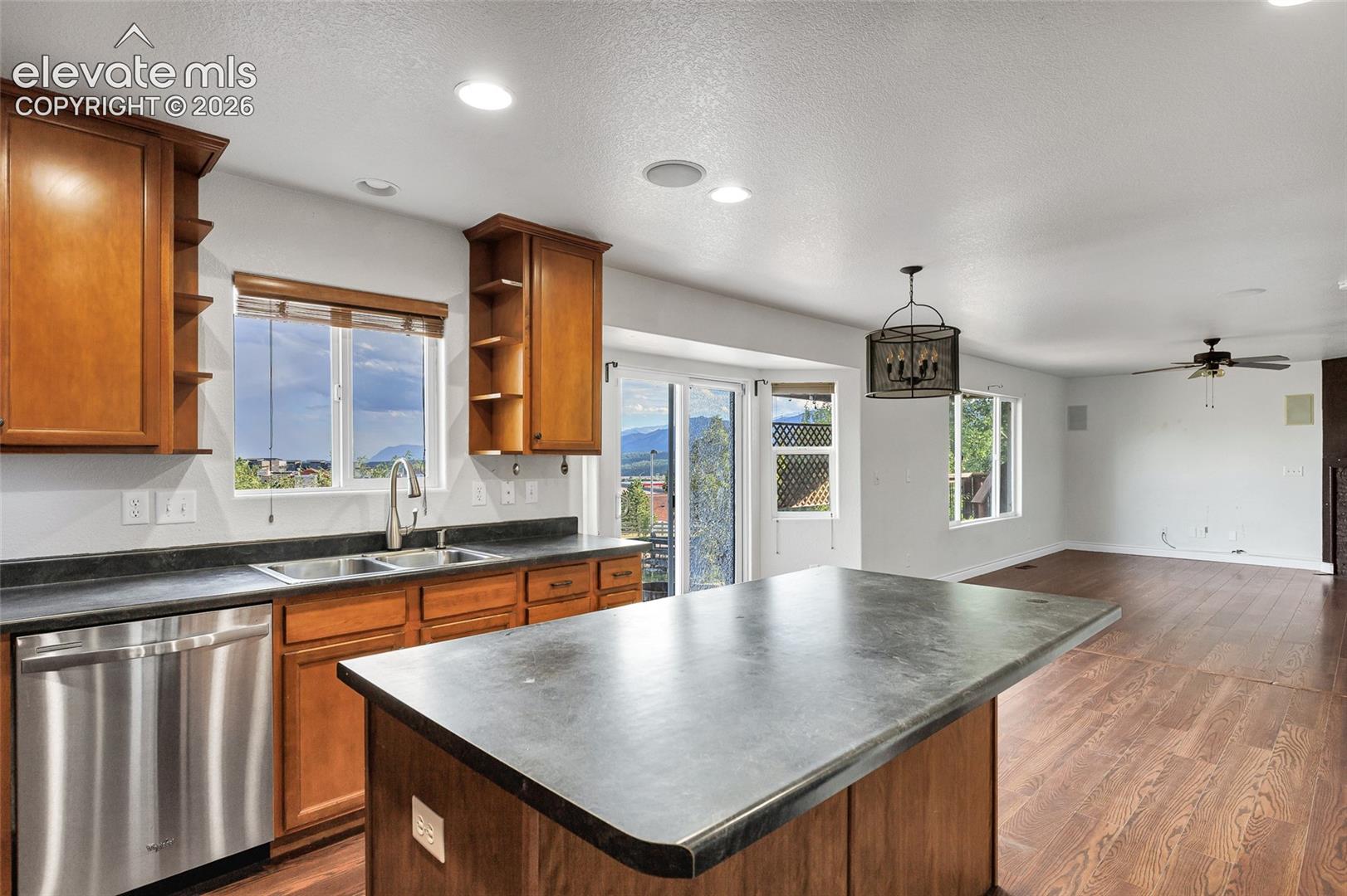 Listing photo 11 for 831 Merrimack River Way