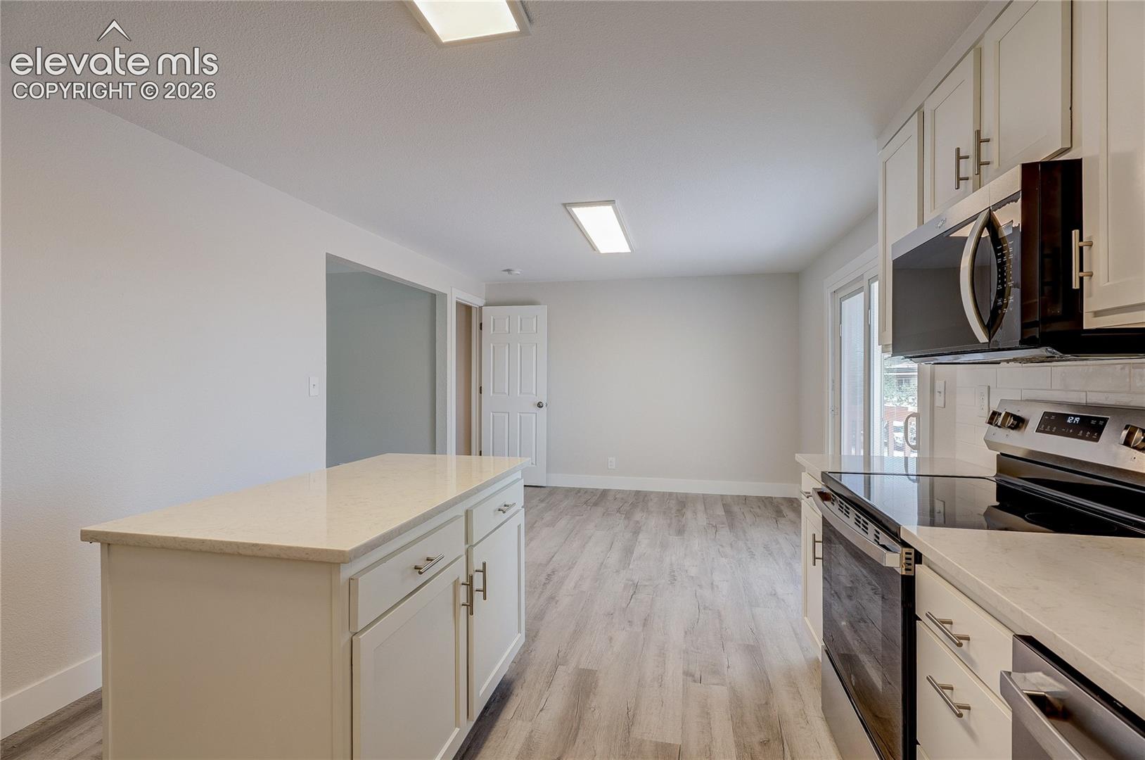 Listing photo 33 for 3100 S Dale Court