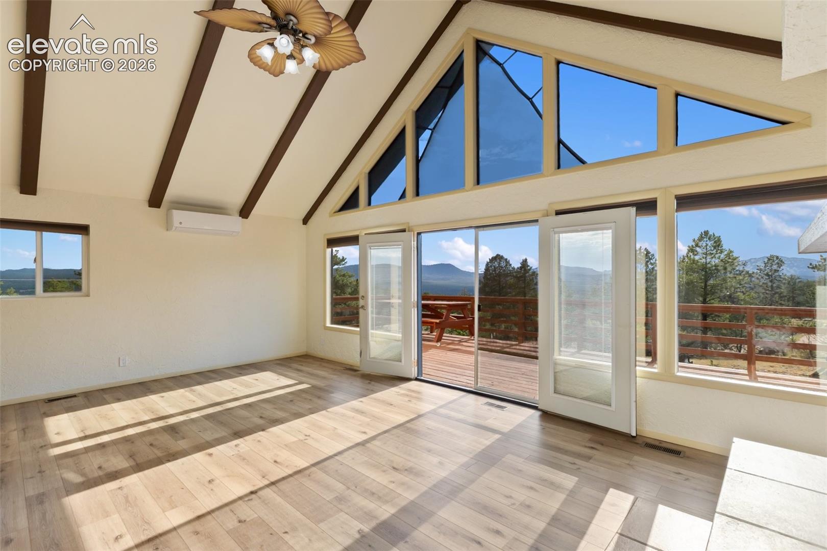 Listing photo 7 for 192 Columbine Road