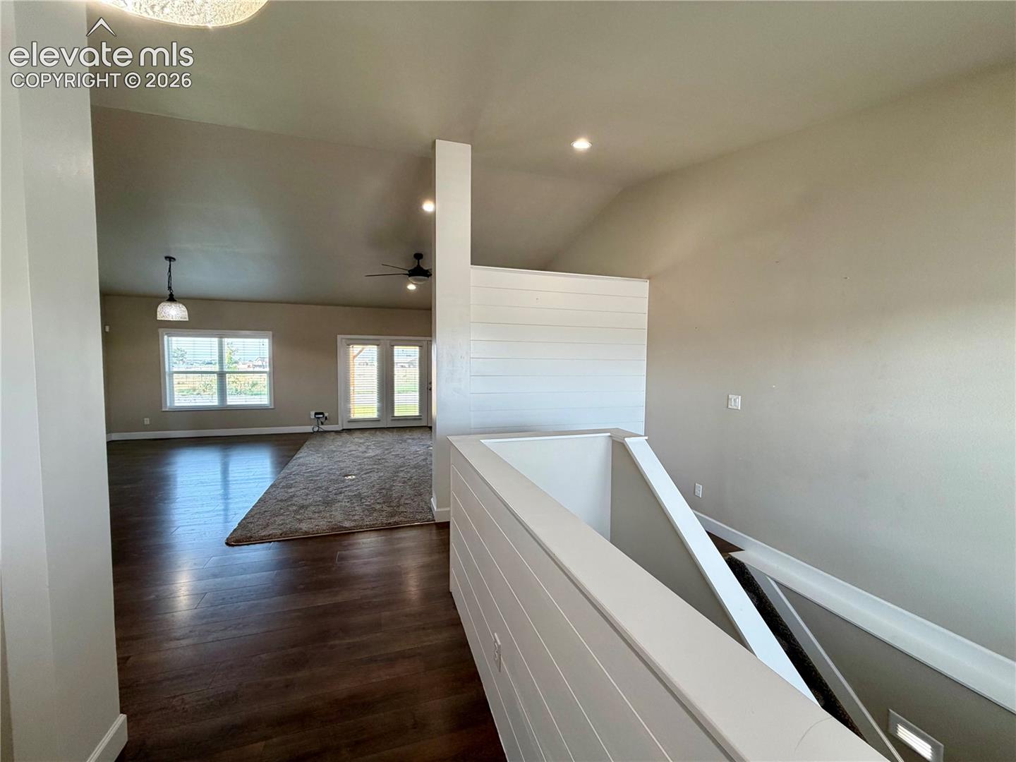 Listing photo 4 for 698 W McCulloch Boulevard