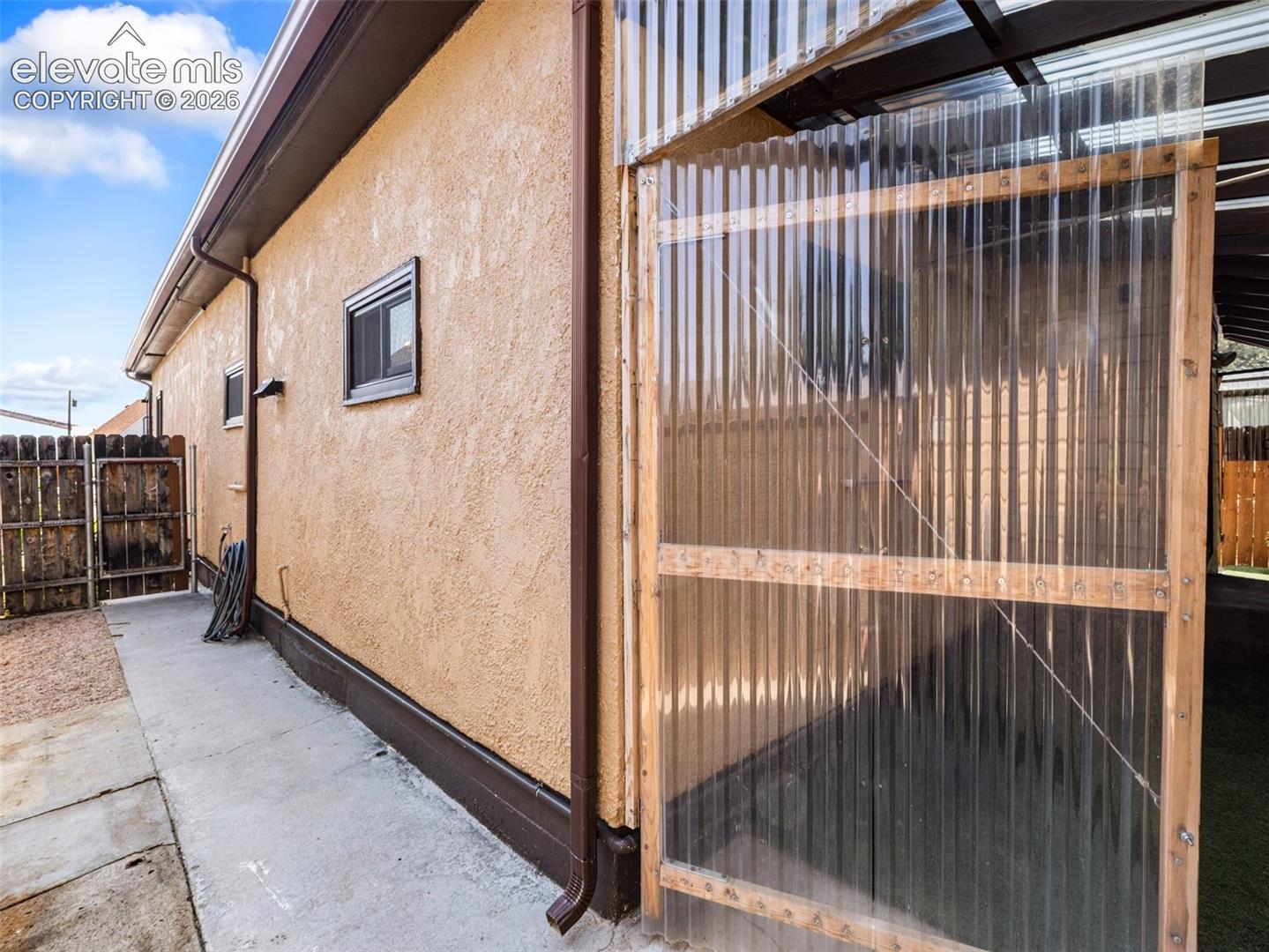 Listing photo 25 for 2213 E Evans Avenue