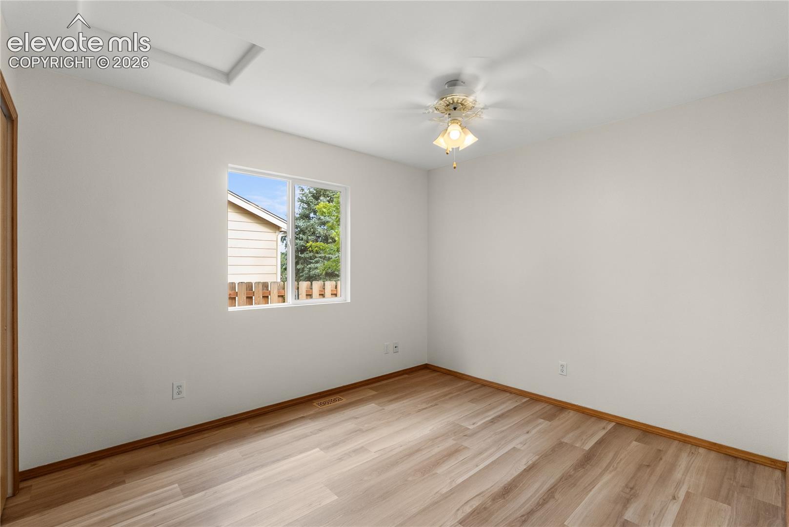 Listing photo 17 for 890 N Candlestar Loop