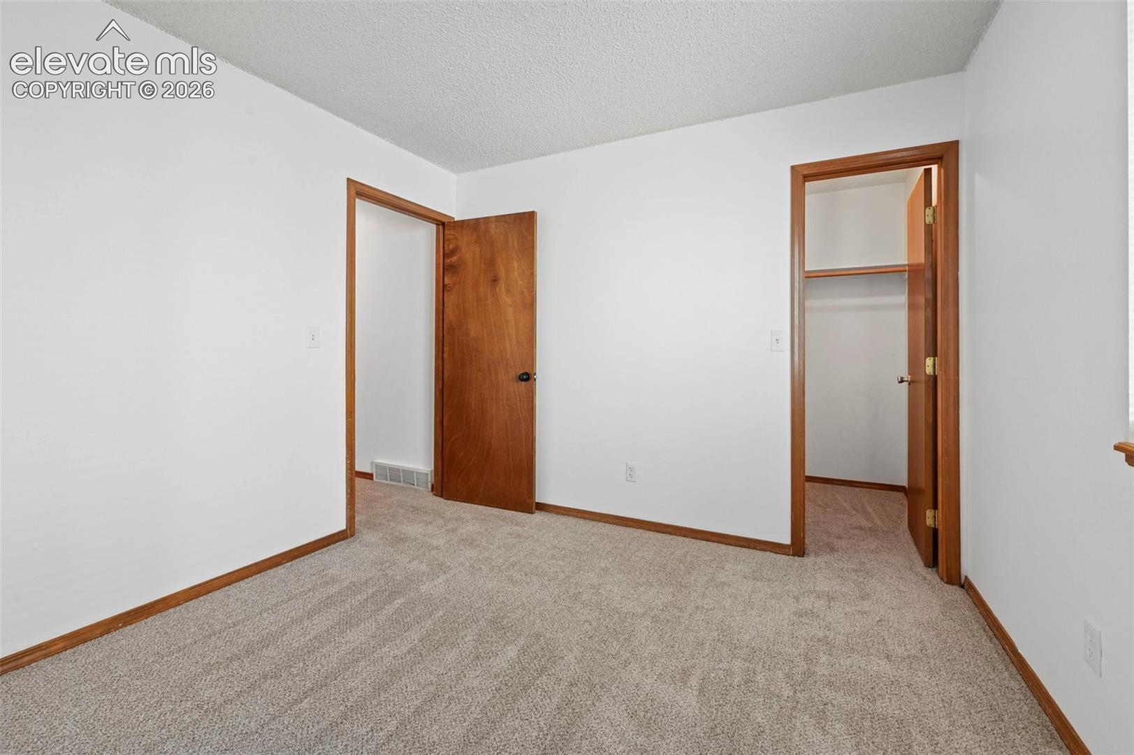 Listing photo 12 for 5079 Stillwater Drive