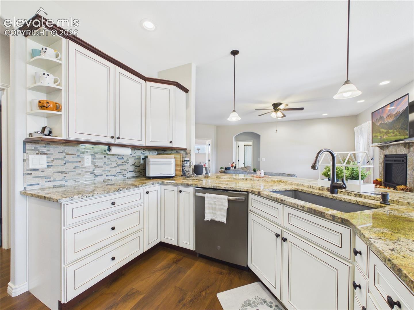 Listing photo 10 for 58 S Villa Del Sol Court