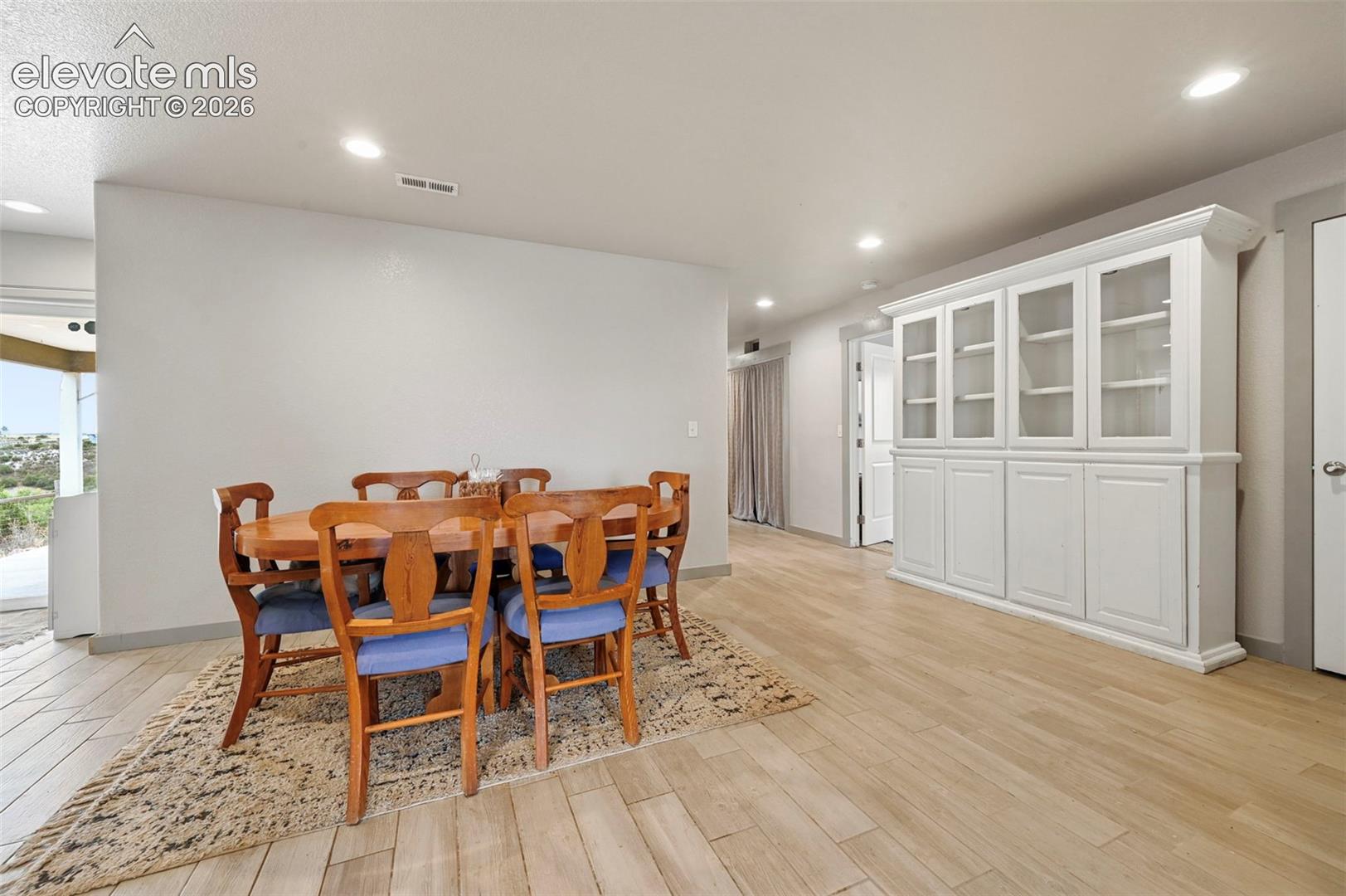 Listing photo 6 for 4966 Beckwith Drive