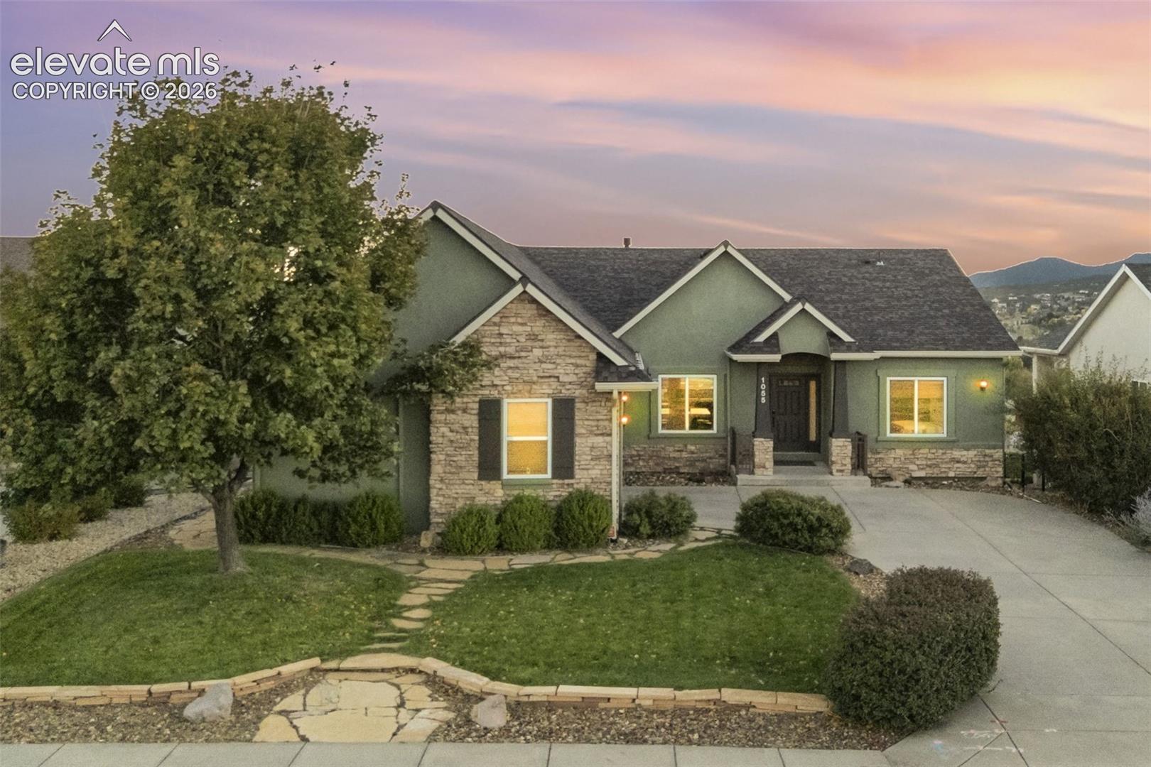 Listing photo 4 for 1055 Bayfield Drive