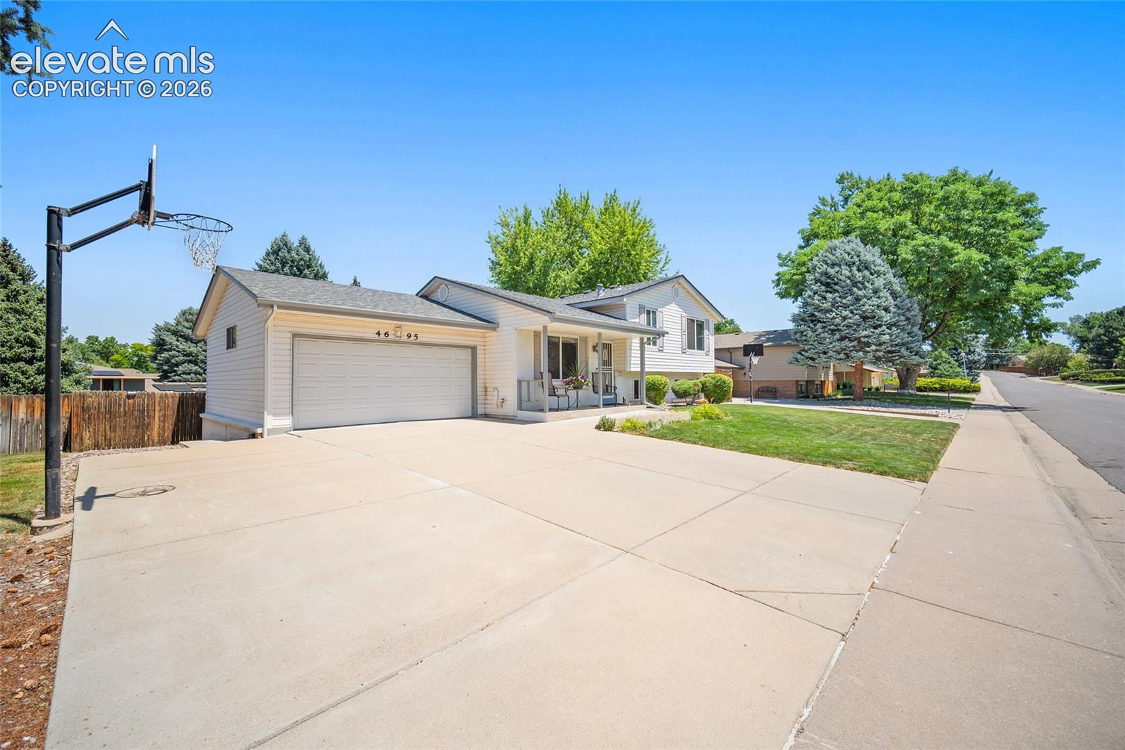 Listing photo 4 for 4695 W Stanford Avenue